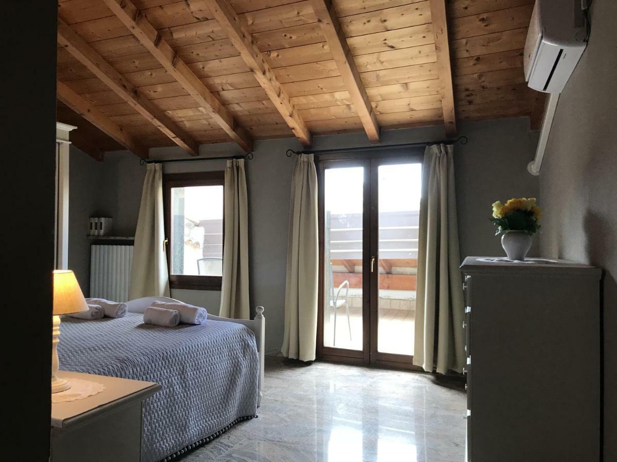 Anfite Apartments Castelletto Πεσκιέρα ντελ Γκάρντα Εξωτερικό φωτογραφία